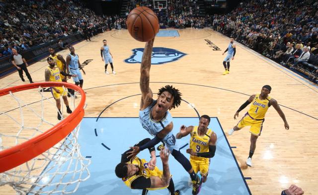  魔术终结湖人七连胜登顶东部  